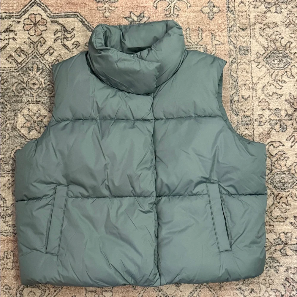 Old Navy Puffer Vest - Picture 1 of 3